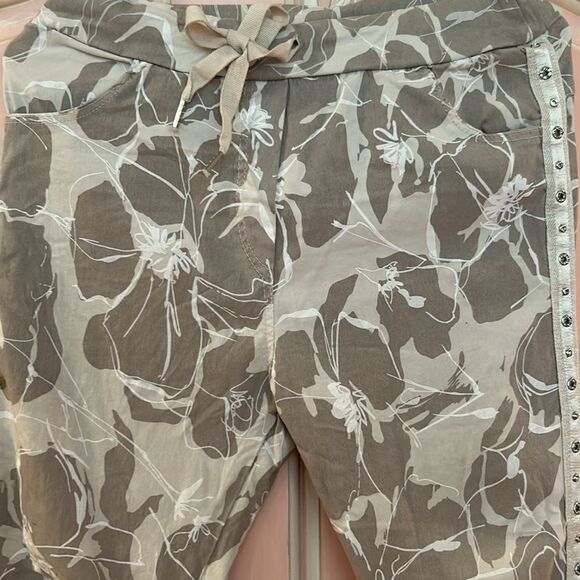 Venti 6 Joggers, Floral Print with studded down sides, Made in Italy , Soft, S - Picture 2 of 14